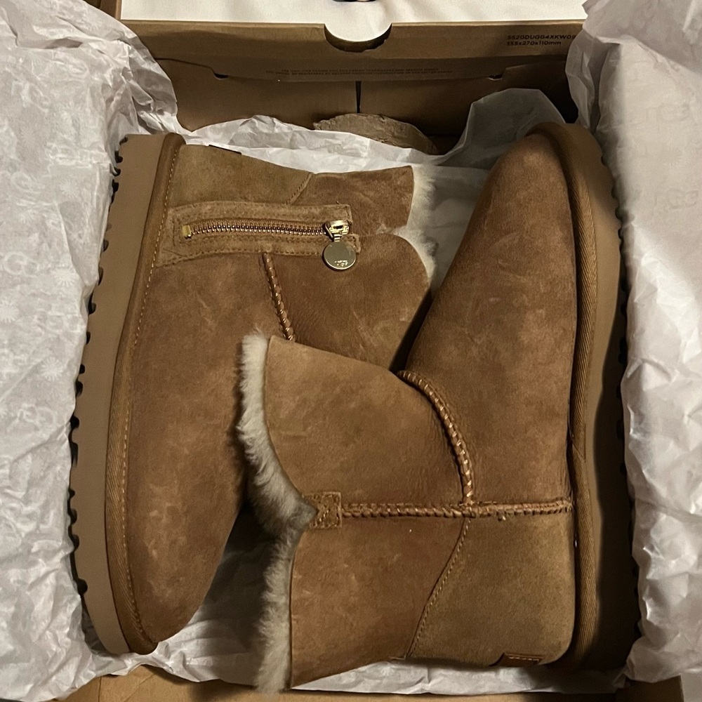 Brand new with tag ugg mini baileys